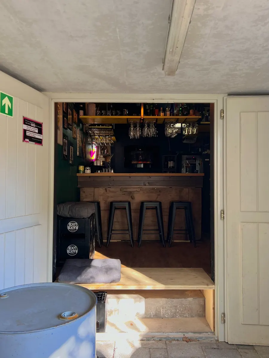 Eingang zur Bar