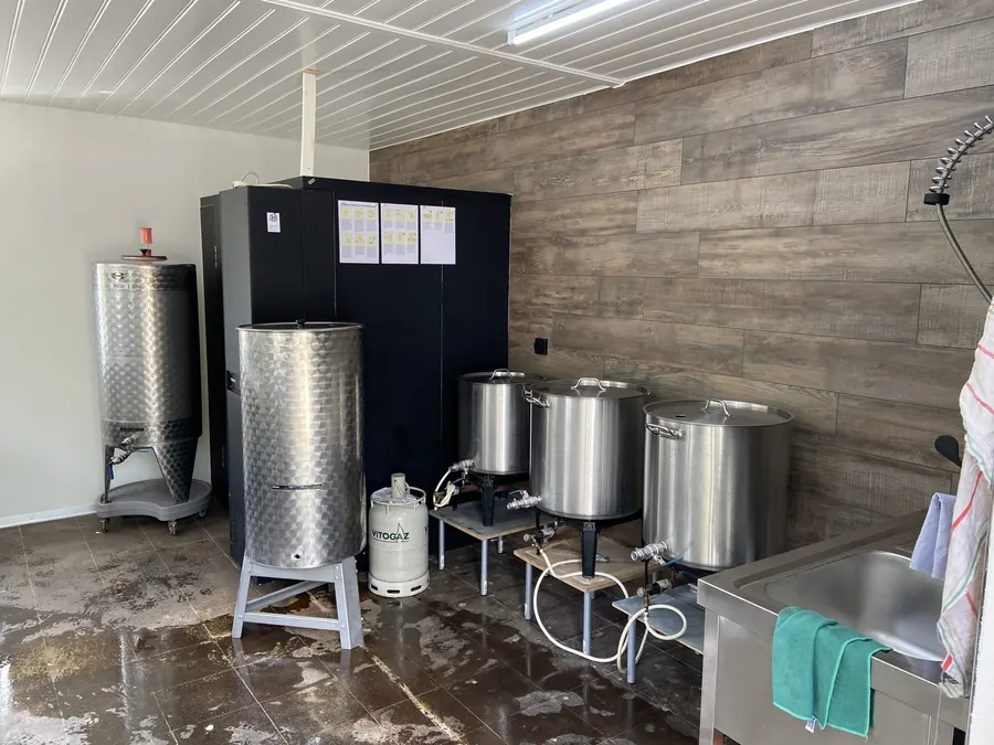 Braukessel und Gärtanks der Brauerei