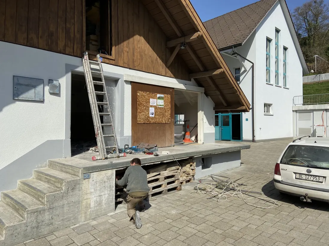 Arbeiten an der Aussenseite des Hauses